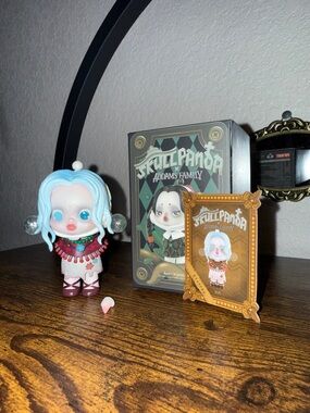Skullpanda Addams Family - Grandma